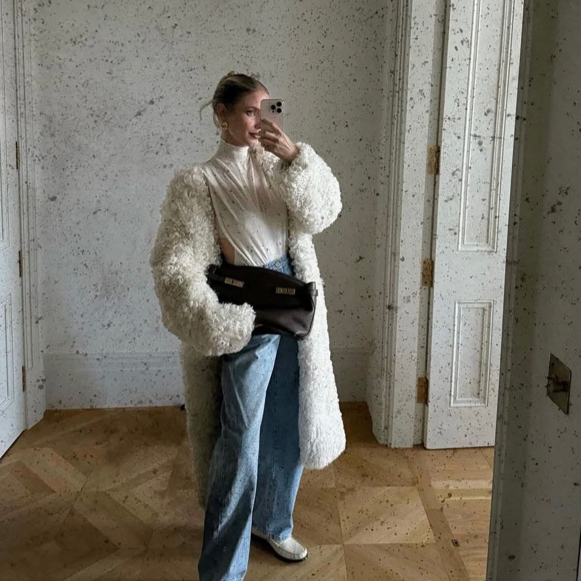 ENVELOPE WHITE SHEARLING LONG COAT