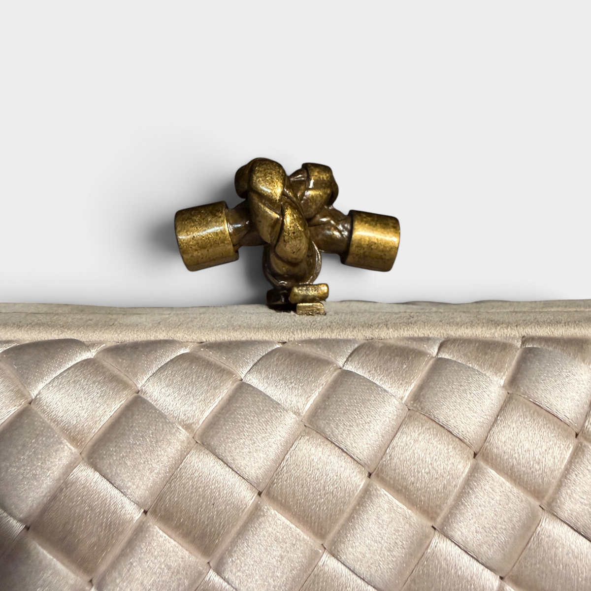 Bottega Veneta Knot Clutch with Suede Trim – White
