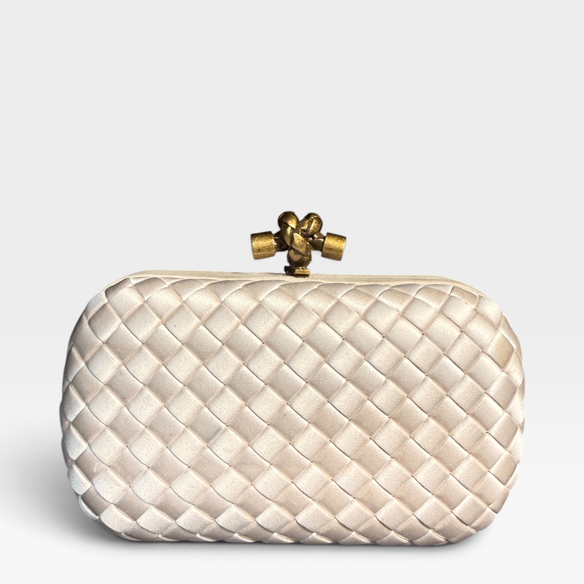 Bottega Veneta Knot Clutch with Suede Trim – White